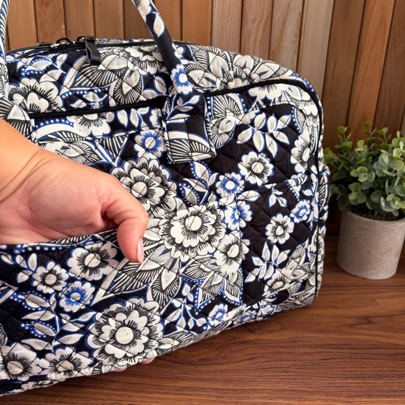 Vera Bradley Blue White Floral Quilted Weekender Travel Duffel Spring Vacay Bag - Picture 7 of 13